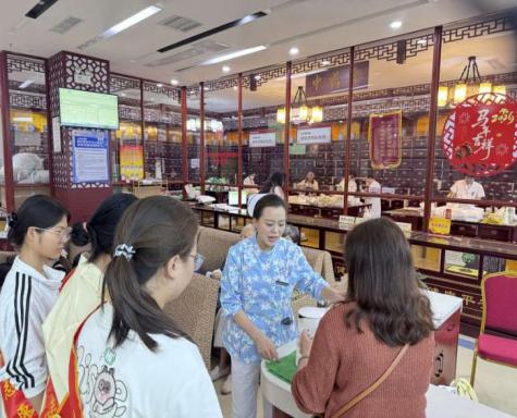 杏林春暖志愿行，药香囊韵传匠心 ——